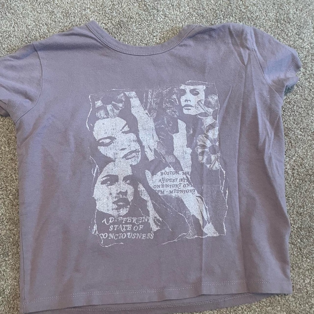 Hollister Women's Graphic Tee in Lavender